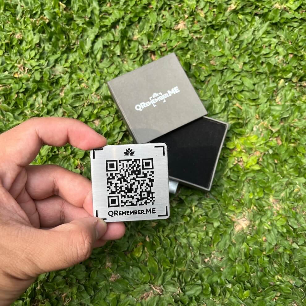 QRemember.Me QR Code Memorial Marker